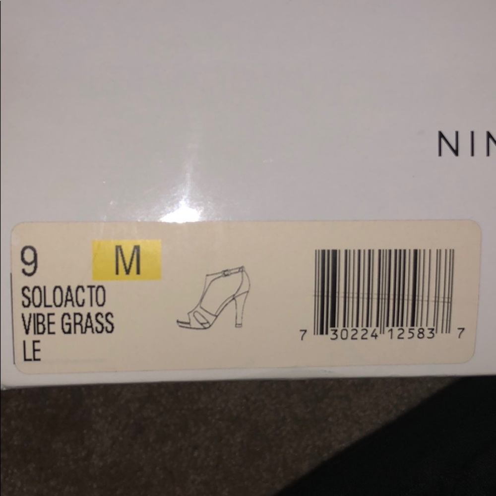 Heels - Picture 3 of 3